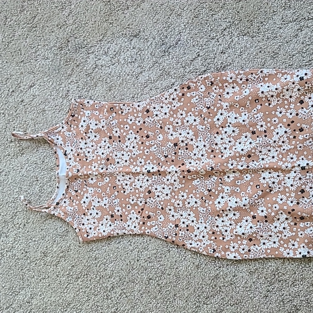Wild Fable tan, black, and white floral bodycon dress.